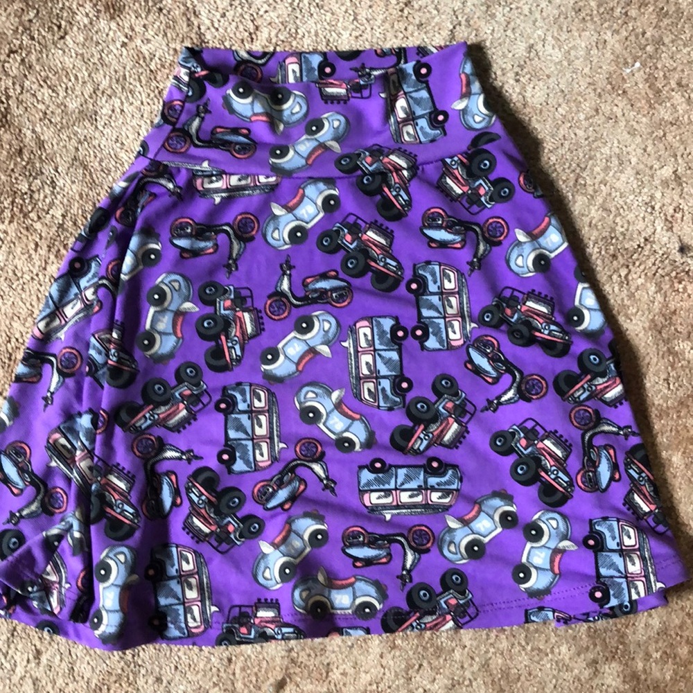 Retro vibes! LuLaRoe Azure skirt 💜